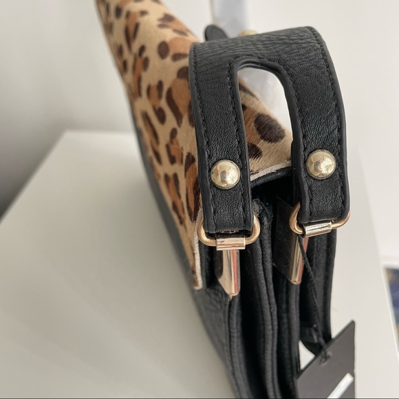 Leopard print crossbody/shoulder bag in genuine black leather and gold hardware - Picture 4 of 8